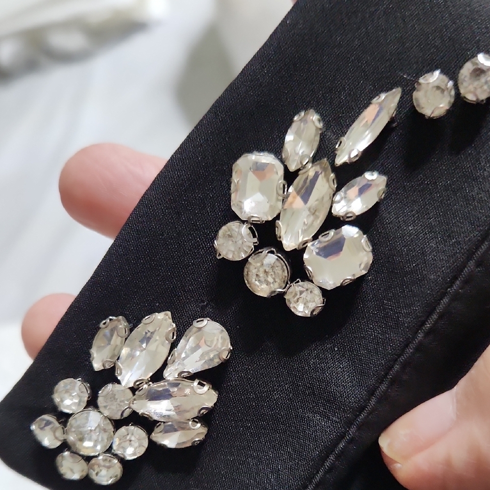 CHOKER with Silver Floral Accents - Picture 8 of 8